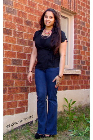 light brown claw ring Papa East ring - navy denim blue Gap jeans