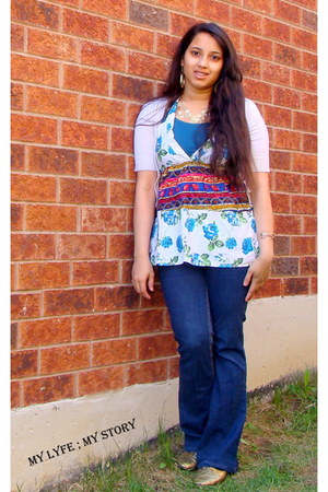 gold bracelet - blue denim jeans Gap jeans - violet blue tank top Labels top