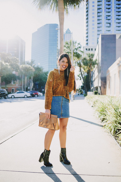 Mustard Zara Sweaters, Black Ankle Forever 21 Boots, Navy