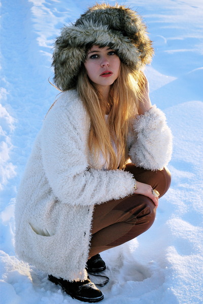 white Bik Bok cardigan - brown Vila pants