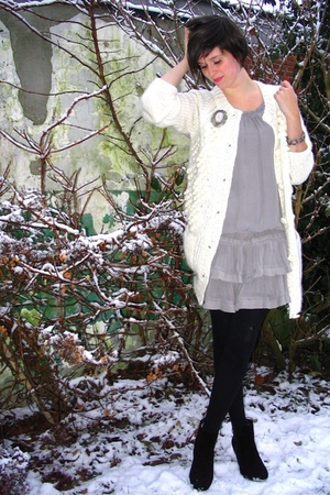 White Sweater Dress on Gray Dress   White Sweater   Silver Accessories   Black Boots   Black