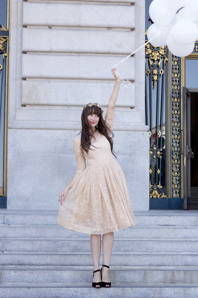 vintage dress - vintage hat - vintage heels