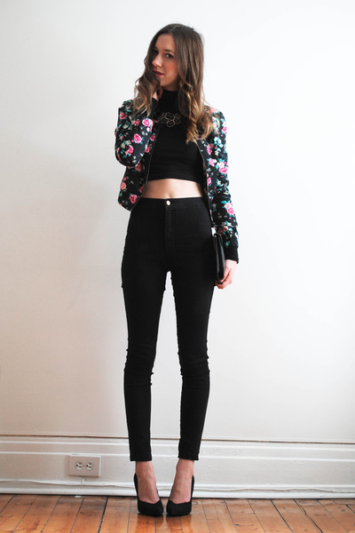 black crop top with black jeans