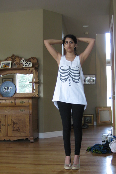 gold banana republic shoes $0