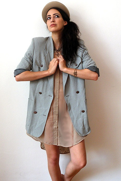 periwinkle vintage blazer - beige felt cylindric vintage hat - tan asos shirt