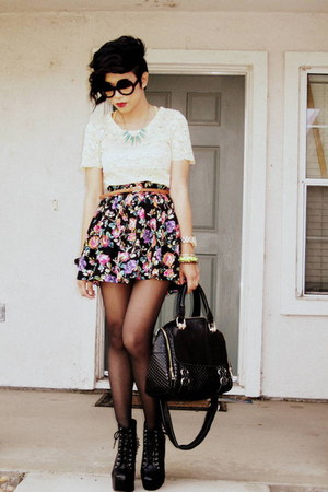 cream lace LOUNIE top - black floral print Forever 21 skirt