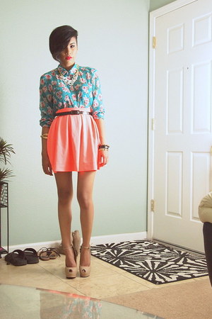 turquoise blue Oxford Circle blouse - gold chain Nu Sans Bijoux necklace