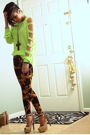 chartreuse cut out sleeves Uniq sweater - black baroque print milky way leggings