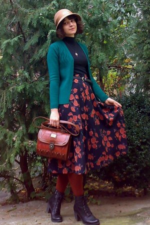 how to wear a cloche hat