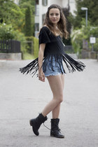 black nastygal shirt - Levis shorts - nastygal ring