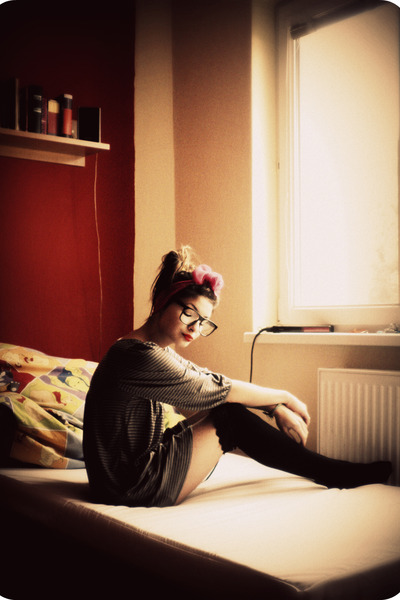 black unknown socks - gray big Secondhand shirt - pink nylon unknown scarf