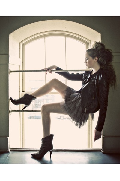 beige H&M skirt - gray Forever 21 shirt - brown michael antonio boots - brown th