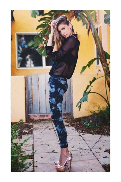 jeans and top with heels