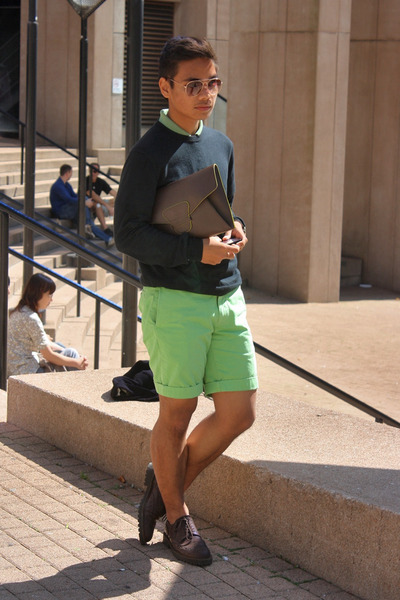 black shirt green shorts