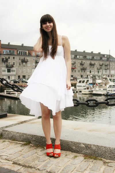 white dress red heels