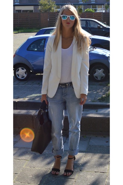 cream blazer with jeans