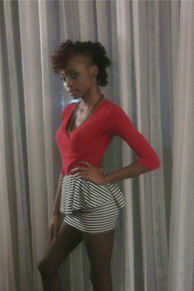 american apparel girls. beige American Apparel skirt