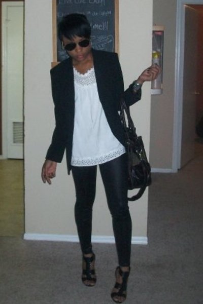 http://images0.chictopia.com/photos/LadyRain/1667052499/black-shoes-black-leggings-white-shirt-black-blazer_400.jpg