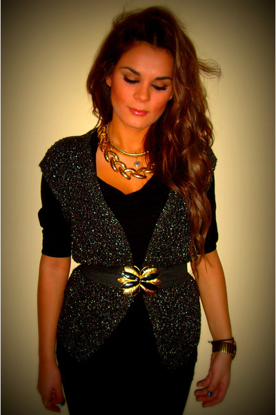 The Best Accessories for Black Dresses - EzineArticles Submission