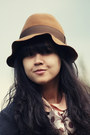 Charcoal-gray-long-moms-closet-blazer-brown-floppy-pull-bear-hat