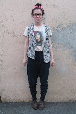light brown thrifted shoes - navy Forever 21 pants - black thrifted vest - eggsh