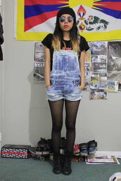 dungaree shorts with tights