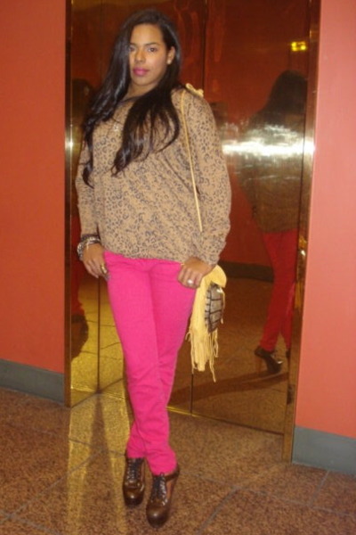 hot pink skinny pants