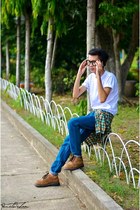off white Blue Corner t-shirt - brown WBrown shoes - dark brown Beannie hat