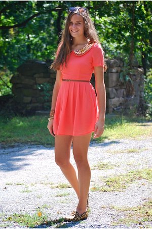 salmon LuLus dress - dark brown giant vintage sunglasses