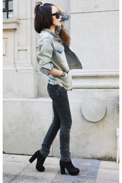 light gray jeans outfit