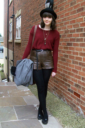 black bowler hat H&M hat - dark brown leather River Island shorts