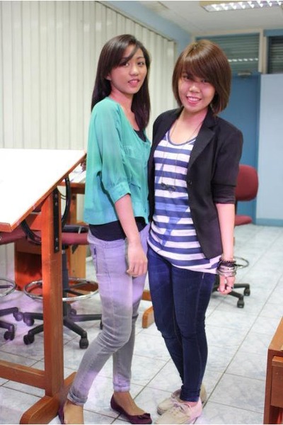 tops for blue jeggings