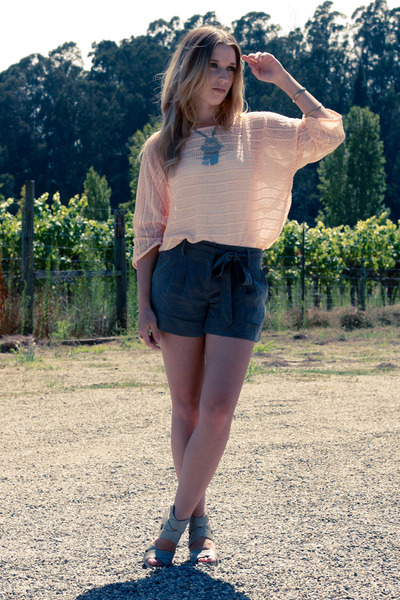 shirt-gray-wedge-sandals-dolce-vita-shoes-green-forever-21-shorts
