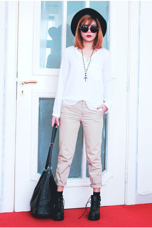 black Romwecom boots - beige Oasapcom pants