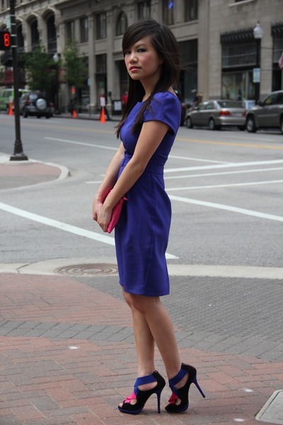 black dress and blue heels