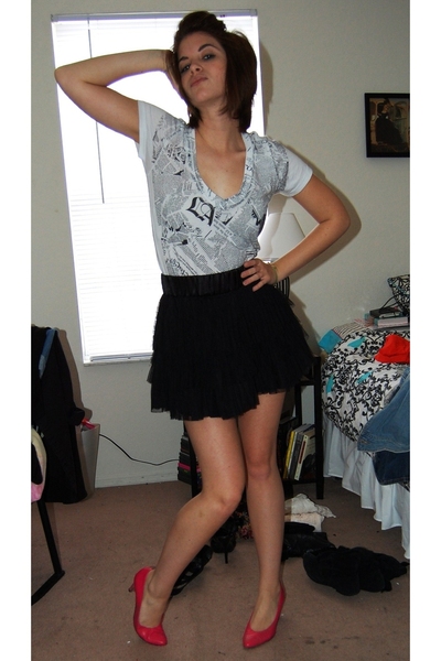forever 21 t-shirt - H&M skirt - shoes