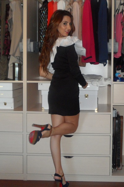 Dress Model Turkey on Ajda Pekkan For Twist Dresses  Christian Louboutin Heels    Ajda