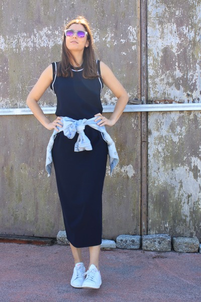 blue dress with sneakers