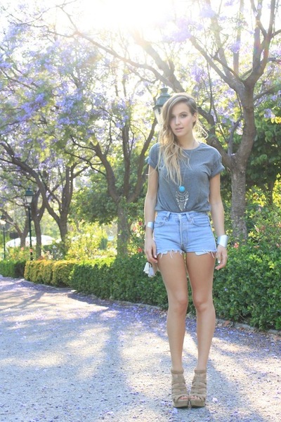 light blue levi shorts