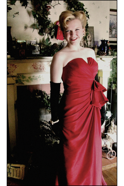 Flirt Prom Dresses on Ruby Red Flirt Dresses    Gentlemen Prefer Blondes  By Hattie2011