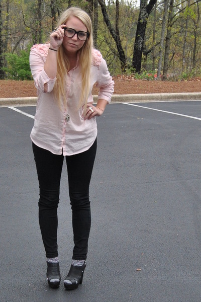 baby pink shirt and black pant