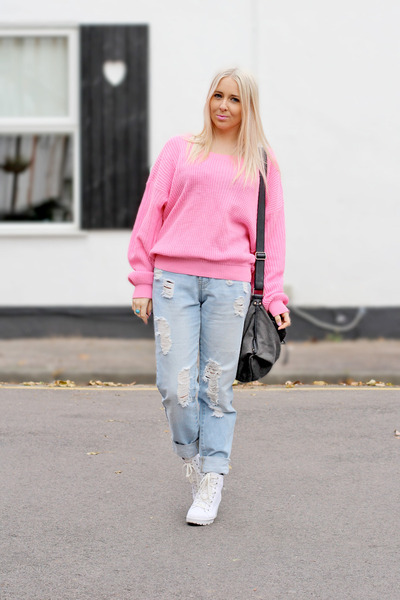 white skinny cato jeans - black slouchy thrifted boots - camel boho thrifted bag
