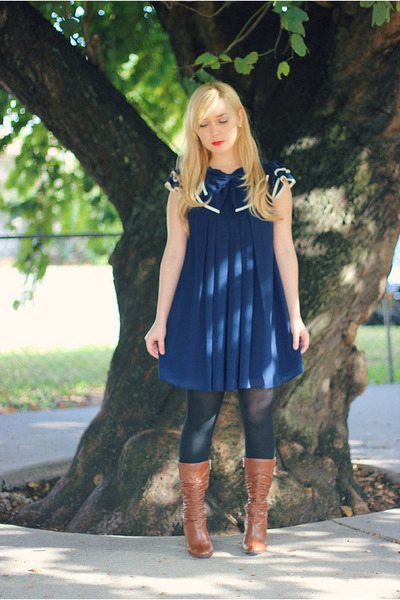 navy dress with black boots