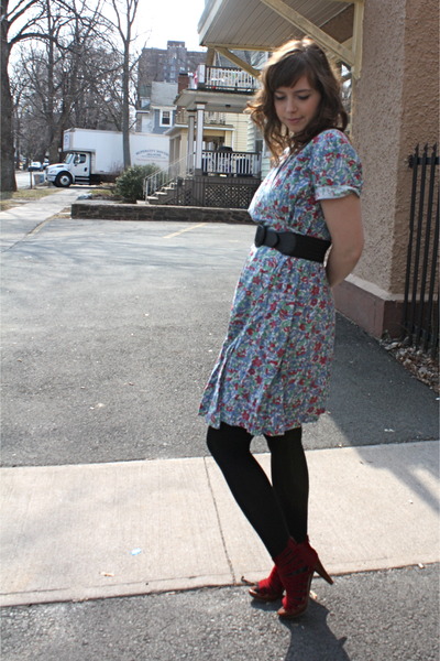 black tights in spring