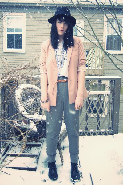 black wide-brim H&M hat - pink boyfriend H&M blazer - white printed Aritzia shir