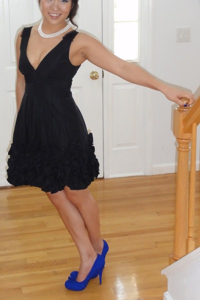 black dress and blue shoes