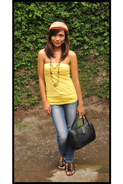 blue jeans and yellow top