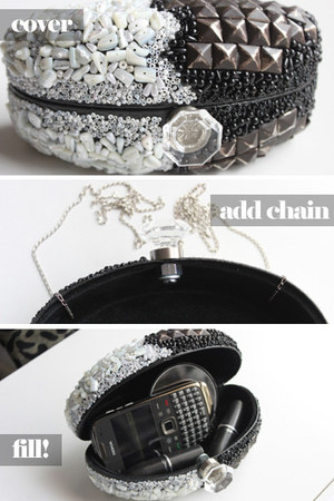 Off-white-clutch-purse