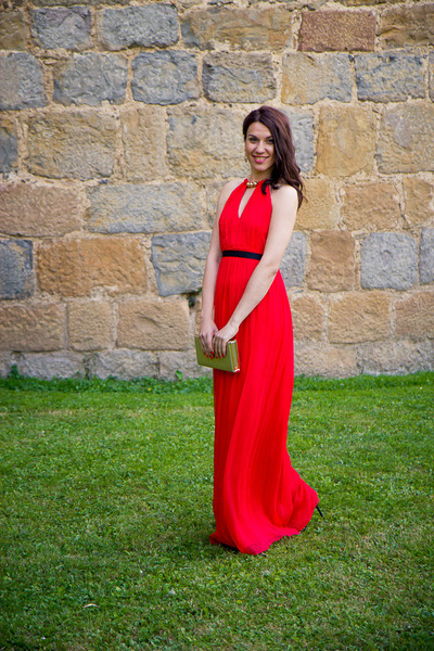 How to wear a red a line skirt How to wear a red a line skirt