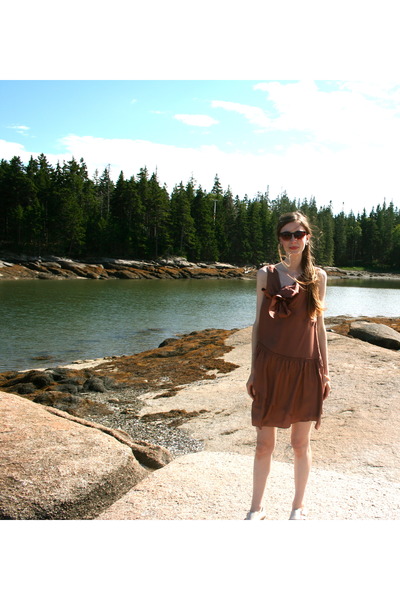 Brown Wedding Shoes on Jcrew Dress Brown Urban Outfitters Sunglasses Beige Topshop Shoes 400